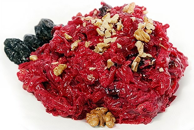 Салат из свежей моркови и свеклы