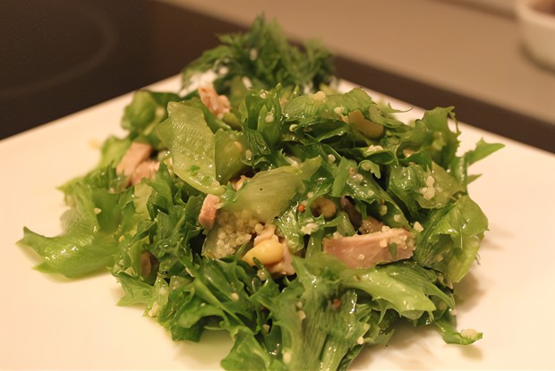 Салат из телятины с кускусом и кедровыми орешками