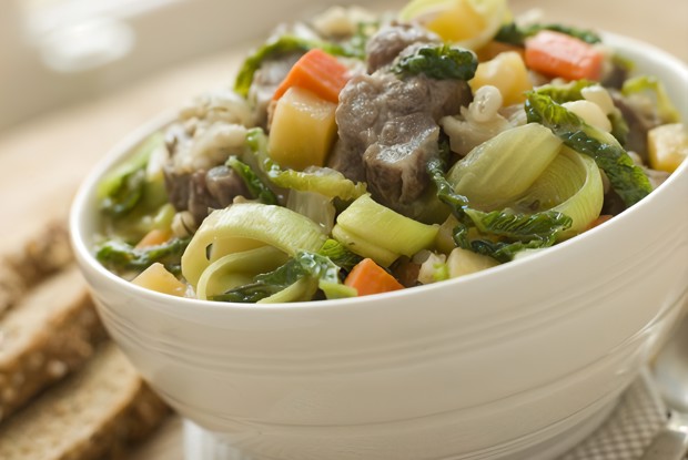 Салат из телятины с луком, морковью и сельдереем