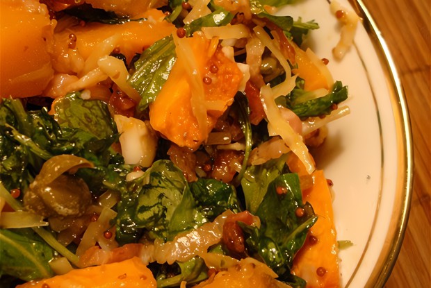 Салат из тыквы с рукколой и беконом