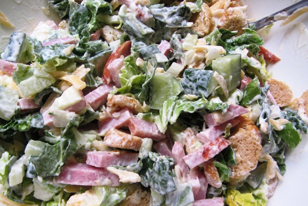 Салат из ветчины с китайской капустой