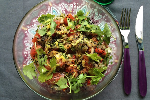 Салат из запеченных баклажана и перца с кунжутной заправкой