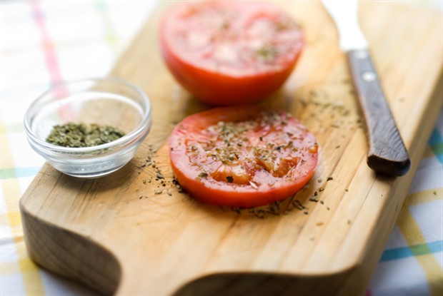 Салат из запеченных помидоров