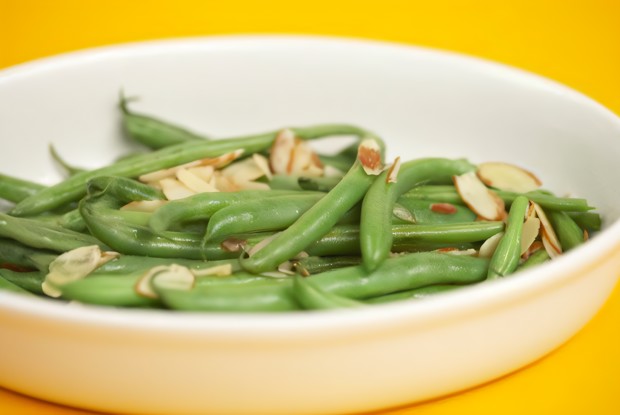 Салат из зеленой фасоли и фундука