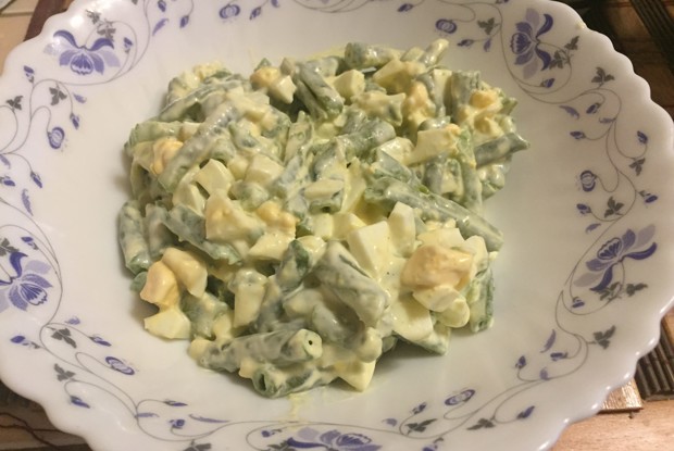 Салат из зеленой фасоли с яйцами