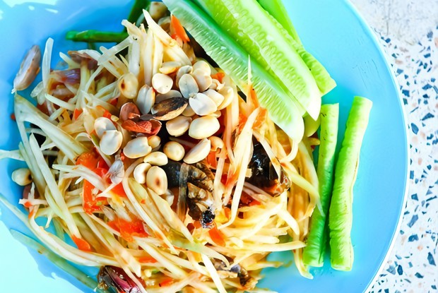 Салат из зеленой папайи