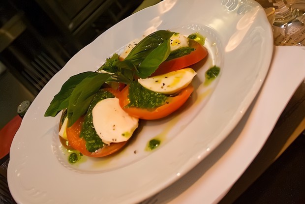 Салат «Капрезе» по рецепту ресторана «Мамина паста»