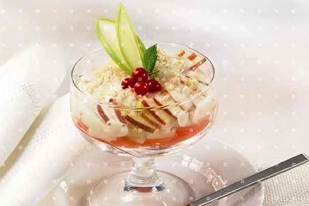 Салат-коктейль из моркови, яблок и груш