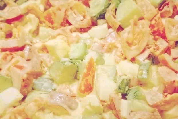 Салат летний с куриными яйцами