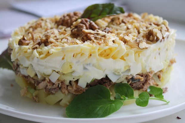 Салат «Мильфей» из рыбы и картофеля