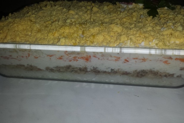 Салат «Мимоза» с тунцом, рисом и картофелем