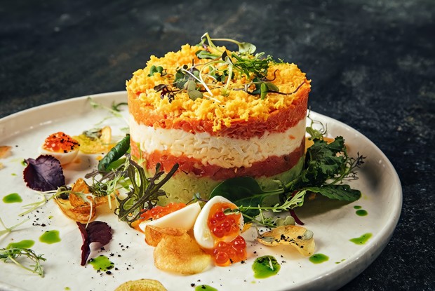 Салат «Мимоза» со шпинатом