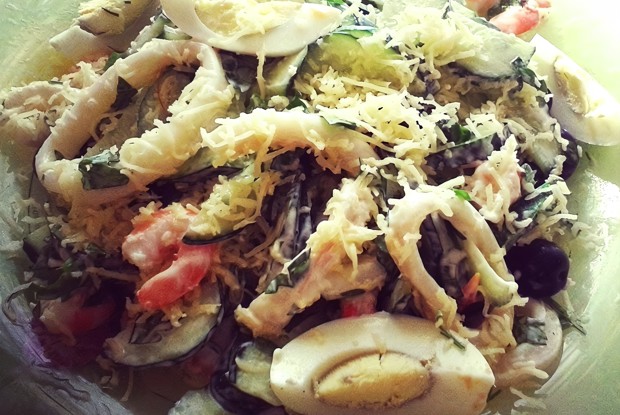 Салат морской с сыром и зеленью