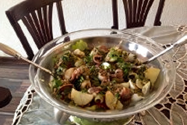 Салат нисуаз с фасолью и перепелиными яйцами