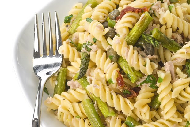 Салат нисуаз с пастой