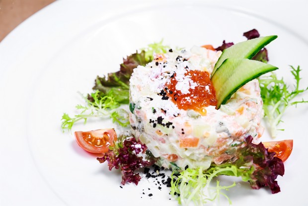 Салат оливье с лососем от ресторана