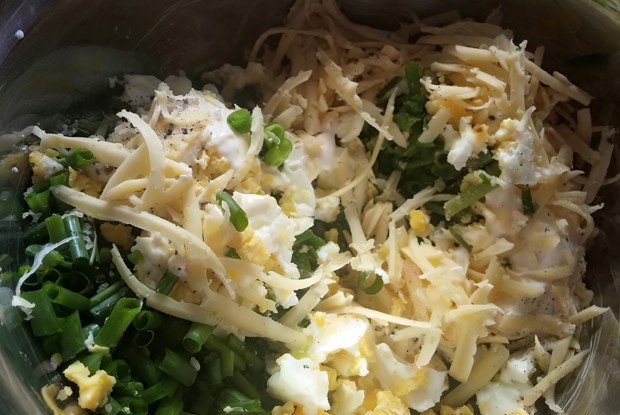 Салат-паштет из зеленого лука с яйцом