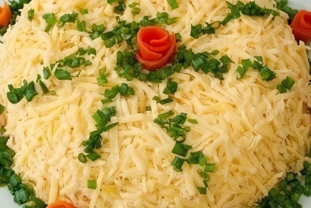 Салат «Праздничный» с сырoм