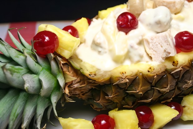 Салат с ананасами и курицей