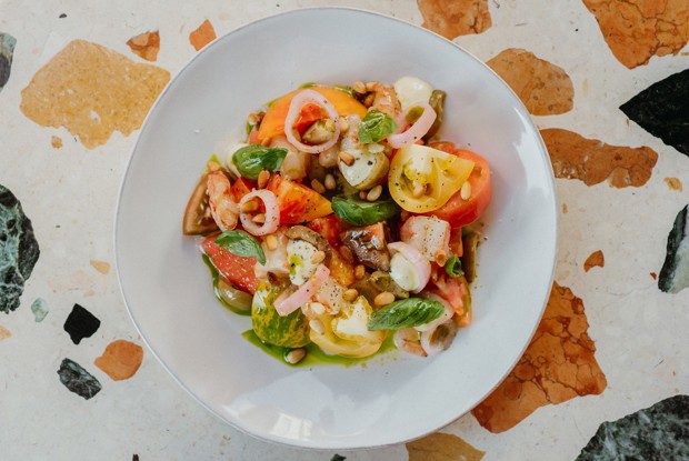 Салат с арбузом, помидорами и тарамасалотой