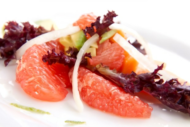 Салат с авокадо и грейпфрутом