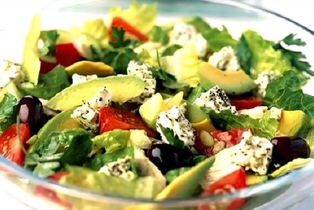 Салат с авокадо и брынзой
