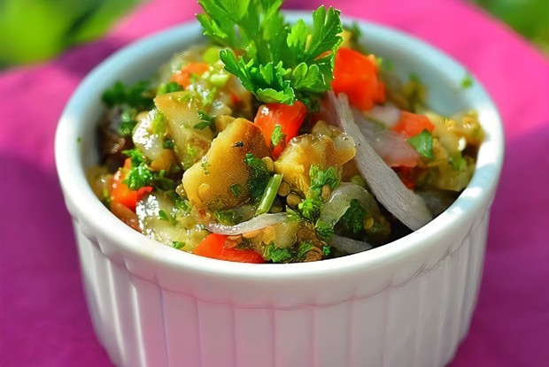 Салат с баклажанами и сладким перцем