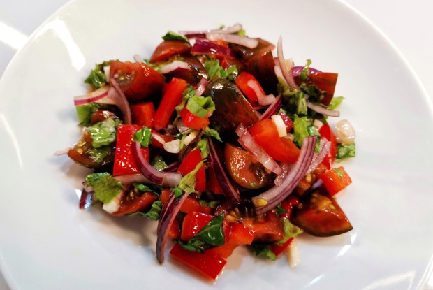 Салат с базиликом