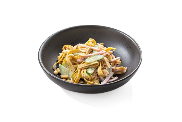 Салат с яичными блинчиками