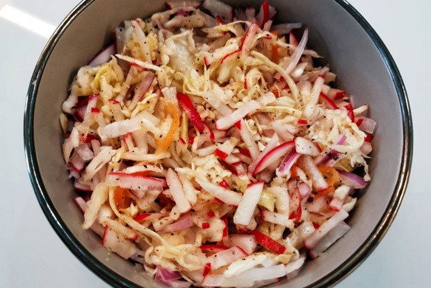 Салат с чесноком