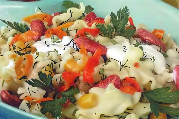 Салат с фасолью и кукурузой