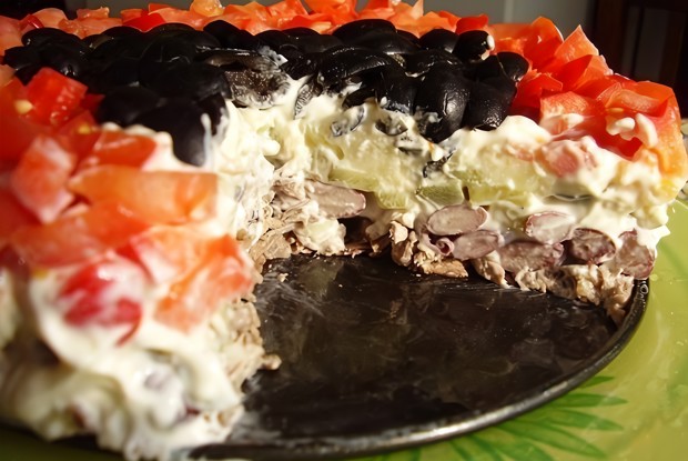 Салат с говядиной и красной фасолью