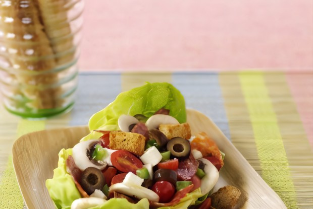 Салат с грибами, салями и сыром