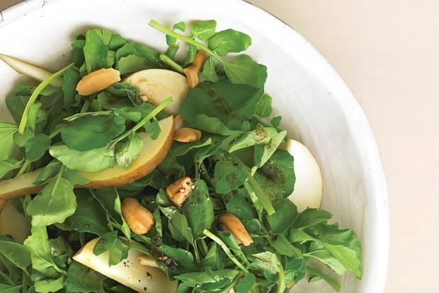 Салат с грушами и орехами кешью