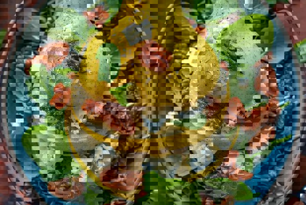 Салат с грушей и сыром