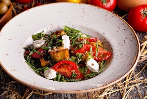 Салат с хрустящими баклажанами