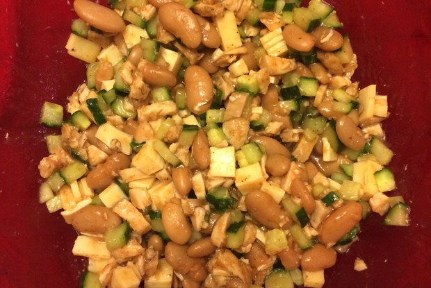 Салат с индейкой и фасолью