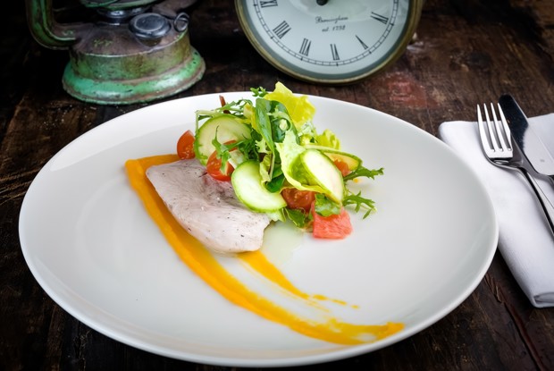 Салат с индейкой и тыквенным соусом