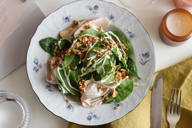 Салат с индейкой и яблоками