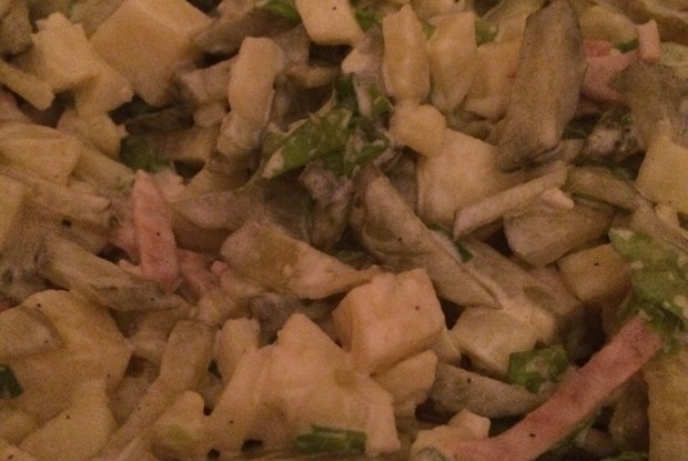 Салат с кальмарами и солеными огурцами