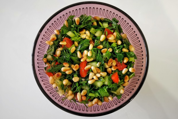 Салат с кедровыми орехами