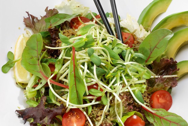 Салат с киноа и бататом