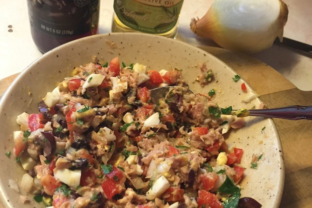 Салат с консервированным тунцом и сладким перцем