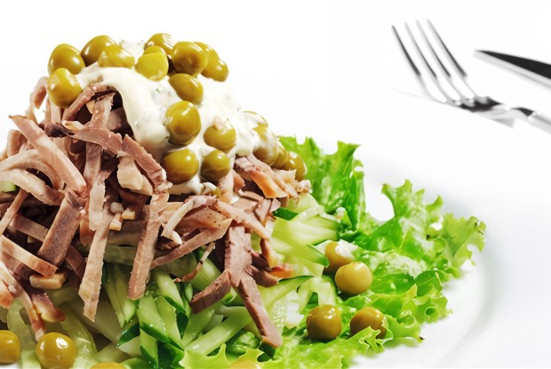 Салат с копченым окороком