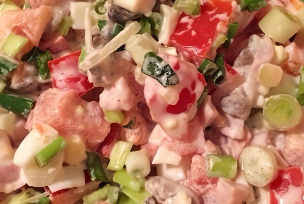 Салат с копченой курицей и шампиньонами