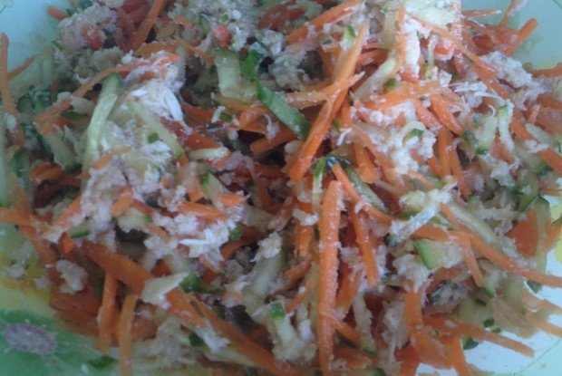 Салат с крабовым мясом и огурцом