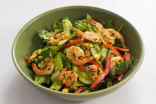 Салат с креветками на гриле