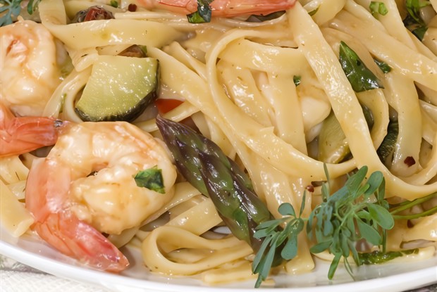 Салат с креветками и запеченными овощами