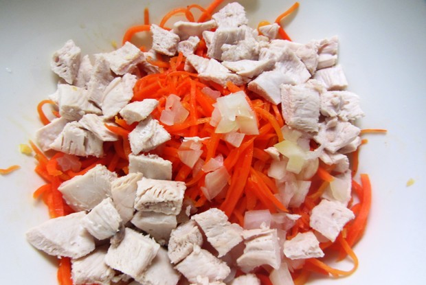 Салат с кукурузой, корейской морковью и курицей