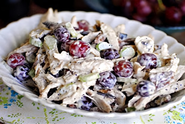 Салат с курицей и виноградом